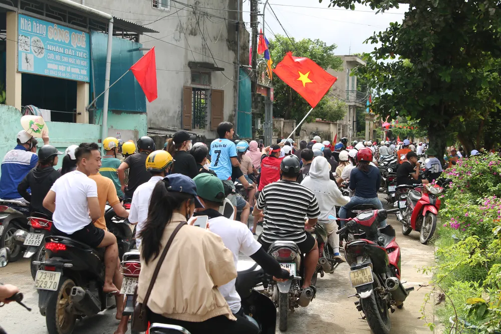 Tet-doc-lap-dua-boi-thuyen-tren-song-Kien-Giang (7).JPG