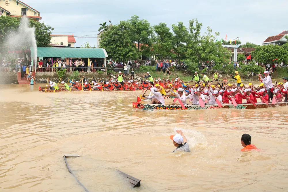 Tet-doc-lap-dua-boi-thuyen-tren-song-Kien-Giang (8).JPG