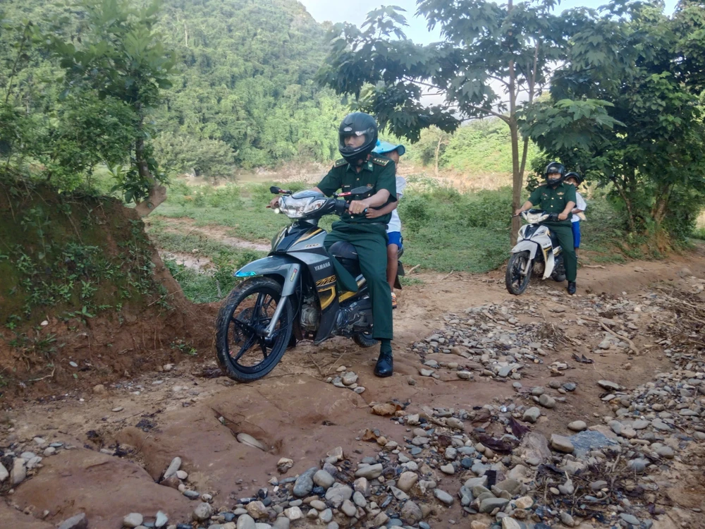 hoc-sinh-vung-cao-ngay-tuu-truong (9).jpg