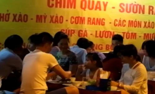 phố cổ, quán ăn bẩn, kinh hoàng, bít tết