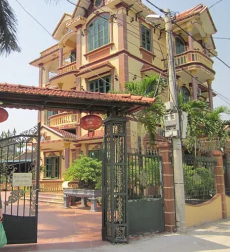 Người đàn bà cụt hai bàn tay xây biệt thự thế nào? ảnh 1