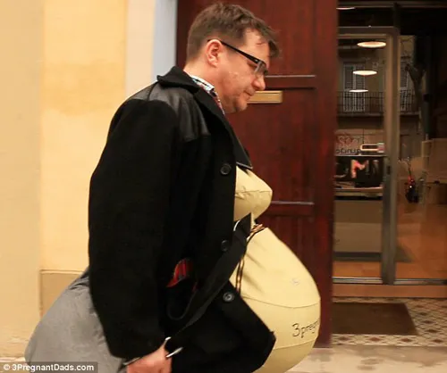 Xem các ông chồng vật vã sống chung với bụng bầu - 3