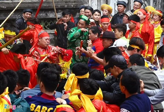Hỗn chiến ở lễ hội đền Gióng