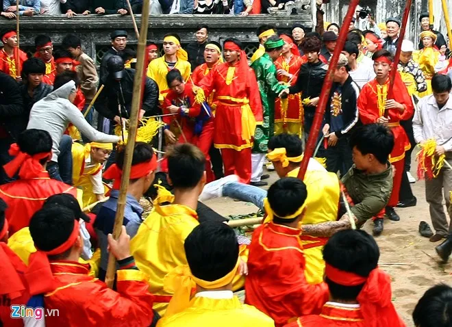 Hỗn chiến ở lễ hội đền Gióng