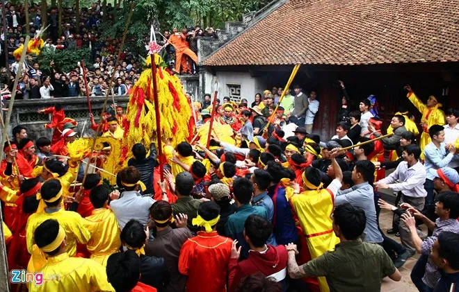 Hỗn chiến ở lễ hội đền Gióng