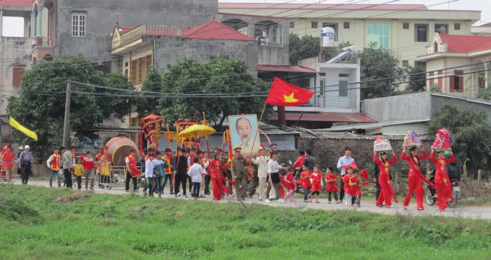 Leo cây xem hội chém lợn ảnh 2 Leo cây xem hội chém lợn ảnh 2