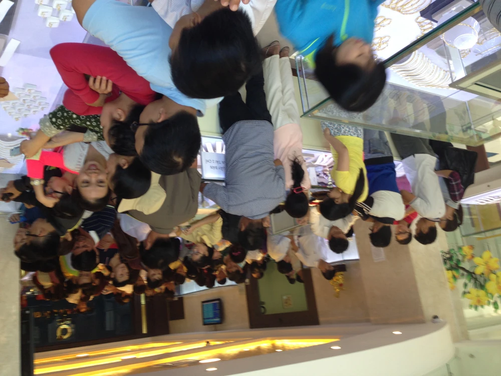 Cuối ngày Thần tài, người dân vẫn đổ xô đi mua vàng ảnh 2