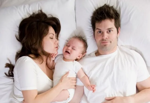 Xử lý tình huống khi bị con bắt gặp làm 'chuyện ấy' theo độ tuổi ảnh 1