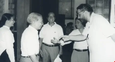 Thương tiếc nhà văn Trần Thanh Giao - nhớ một người hiền queo! ảnh 3