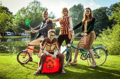 Gia đình từ bỏ đồ công nghệ để sống như thời xưa ảnh 2