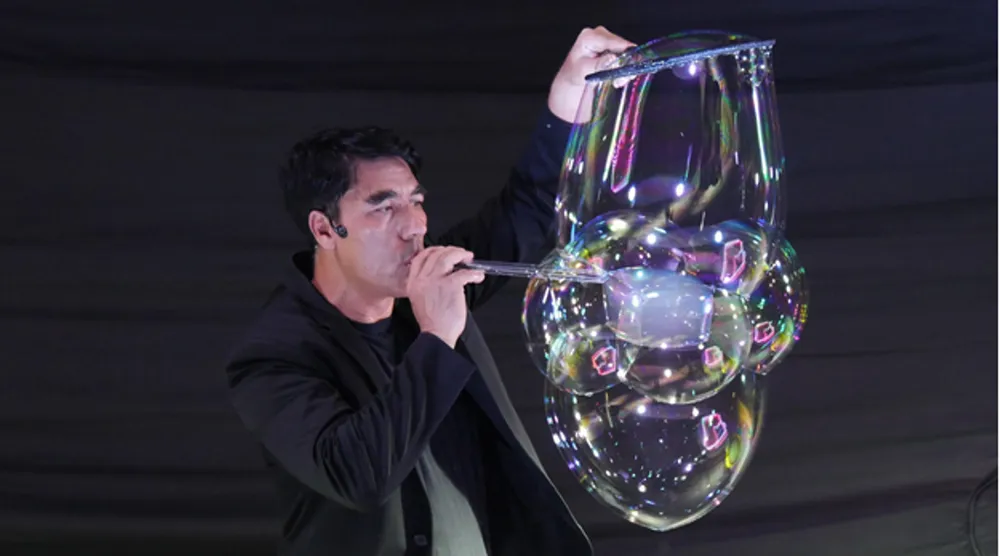 Ngập tràn cảm xúc cùng phù thủy bong bóng Fan Yang ảnh 2 Ngập tràn cảm xúc cùng phù thủy bong bóng Fan Yang ảnh 2