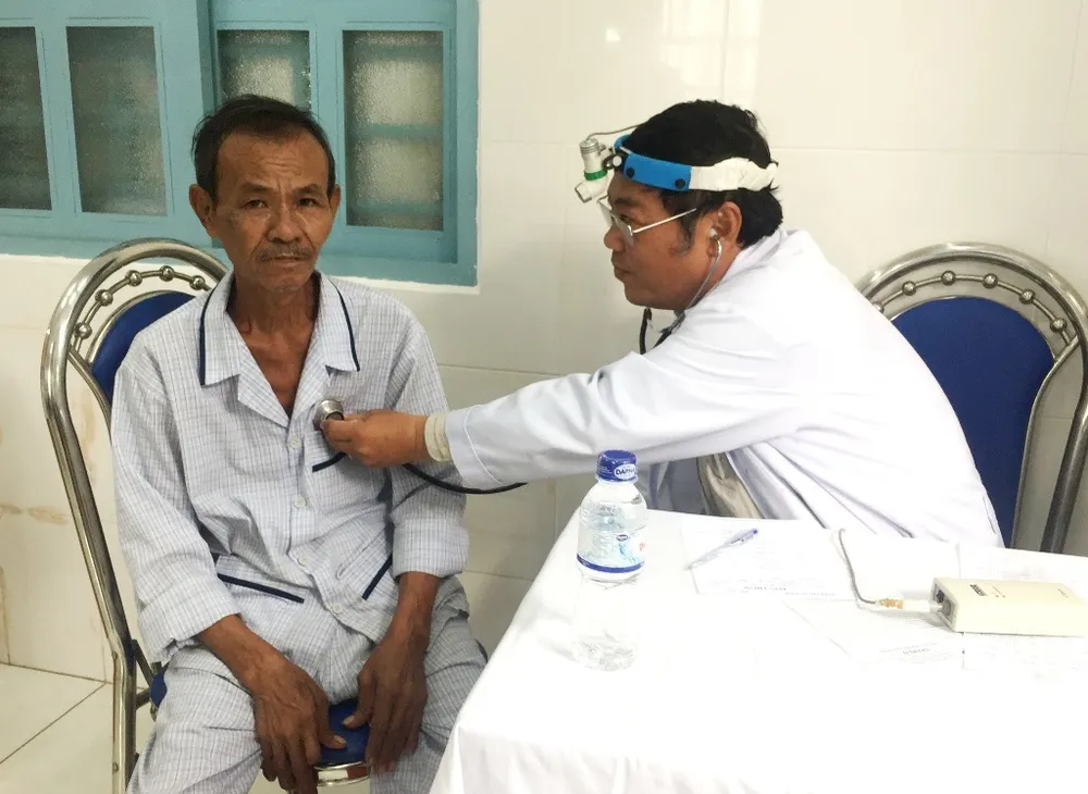 VWS: 400 phần quà, khám bệnh cho người nghèo Bình Chánh ảnh 3