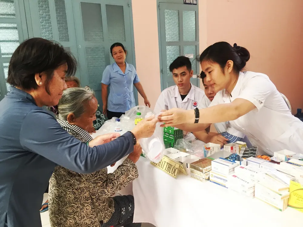 VWS: 400 phần quà, khám bệnh cho người nghèo Bình Chánh ảnh 4