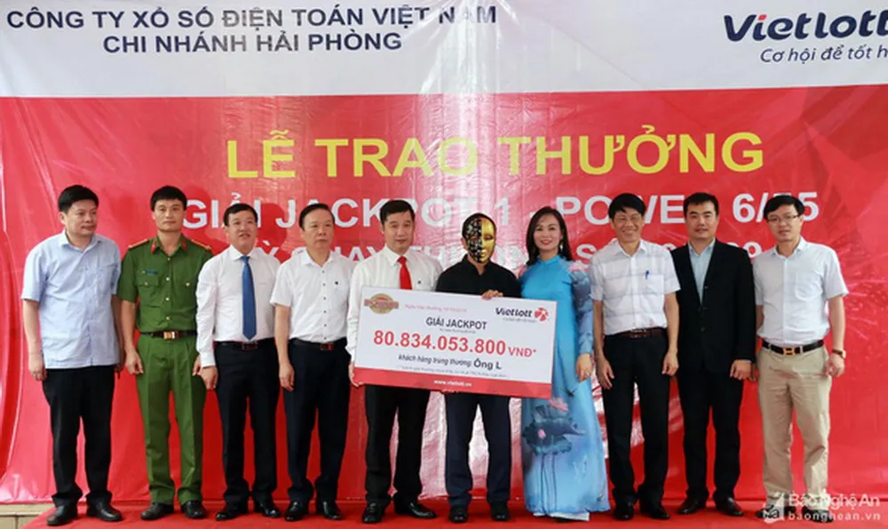 Có trị giá gần giống với Jackpot 1 hiện tại (hơn 80 tỉ đồng) là Jackpot tại kỳ quay #00339 (mở thưởng ngày 3-10-2019). Tấm vé trúng thưởng được phát hành tại điểm bán hàng ở số 4 đường Hồ Tùng Mậu, phường Lê Mao, thành phố Vinh, tỉnh Nghệ An, thuộc về ông L. ngụ cùng địa phương nhờ kiên trì dự thưởng một bộ số 04 - 07 - 08 - 26 - 37 - 44.