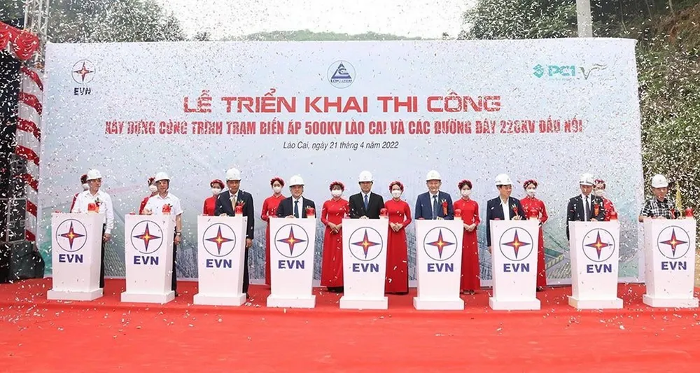 Lãnh đạo EVN, tỉnh Lào Cai phát động thi công dự án. Lãnh đạo EVN, tỉnh Lào Cai phát động thi công dự án.