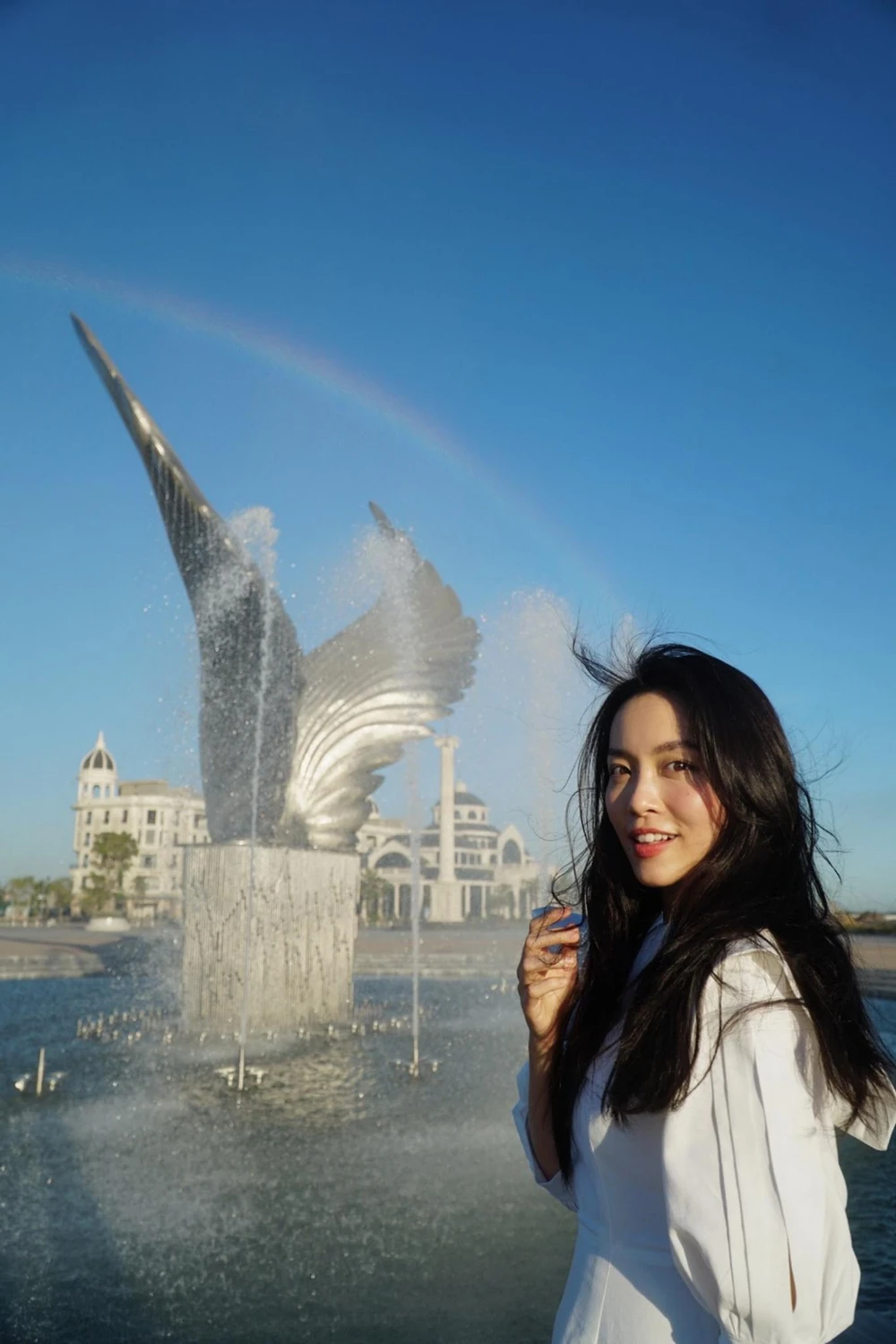 Lê Hà Trúc check in quảng trường Aqua Marina tại Aqua City