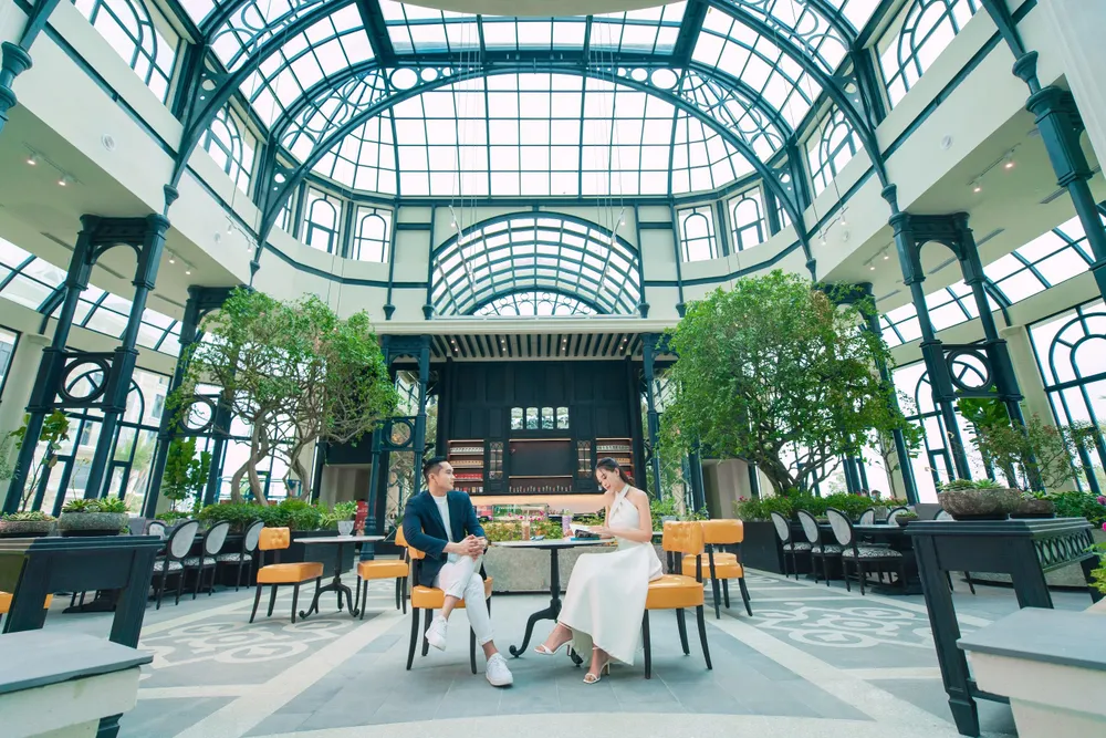 Dinh thự ánh sáng Garden Palace với kiểu kiến trúc nhà kính tạo nên một không gian hoa lệ, sinh động