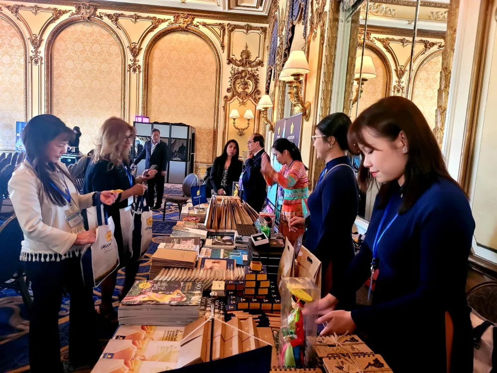 Quầy trưng bày thông tin của Saigontourist Group tại hội nghị