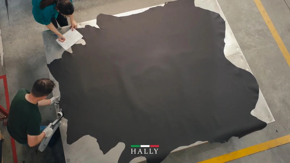 Sofa Italia được hoàn thiện từ da bò nguyên tấm, không chắp vá