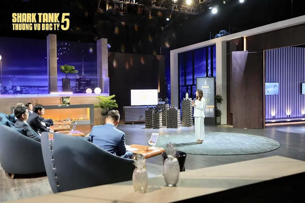 CEO Hana Ngô mang mô hình tâm huyết của mình lên sóng Shark Tank Việt Nam. CEO Hana Ngô mang mô hình tâm huyết của mình lên sóng Shark Tank Việt Nam.