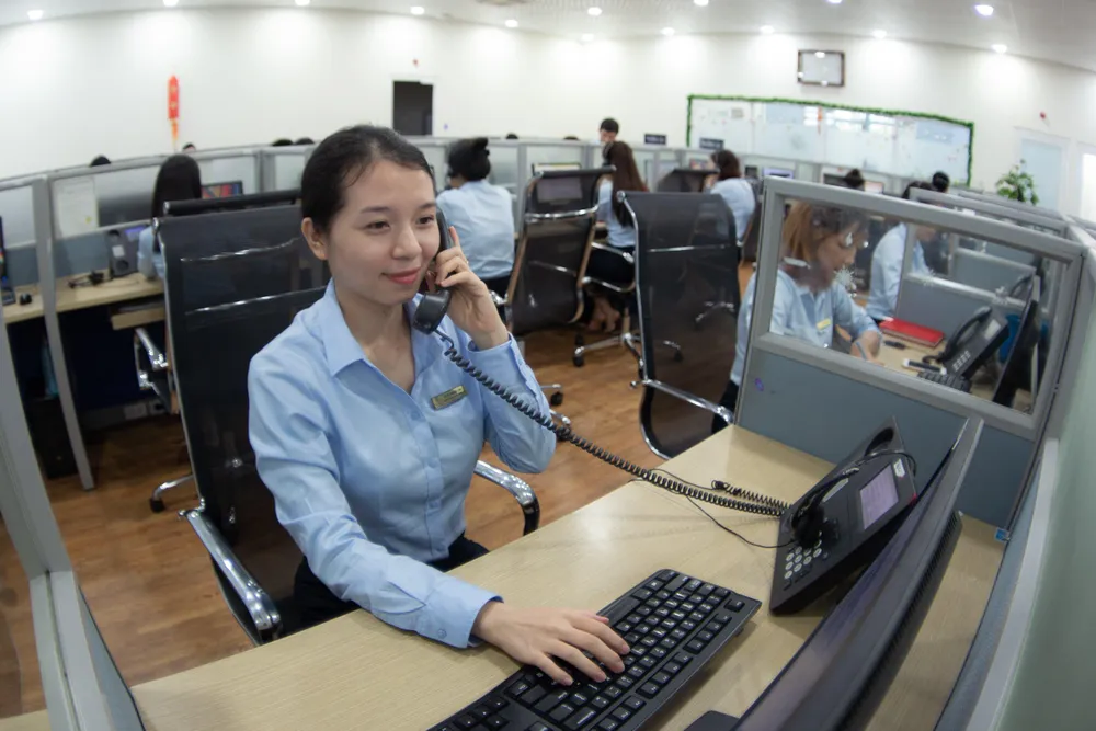 Trung tâm Chăm sóc khách hàng Điện lực miền Trung thường tiếp nhận nhiều vướng mắc của khách hàng về hóa đơn tiền điện mùa nắng nóng.