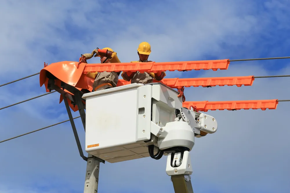 Sửa chữa nóng lưới điện (hotline). Sửa chữa nóng lưới điện (hotline).