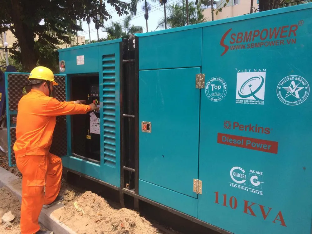 Tăng cường máy phát dự phòng đảm bảo cấp điện cho các điểm thi. Tăng cường máy phát dự phòng đảm bảo cấp điện cho các điểm thi.