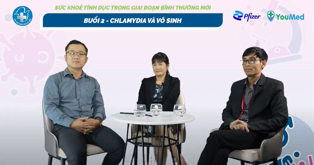 ThS. DS. Trương Văn Đạt, PGS. TS. BS. Lưu Thị Hồng và TS. BS. Nguyễn Hoài Bắc trong buổi hội thảo trực tuyến (từ trái sang)