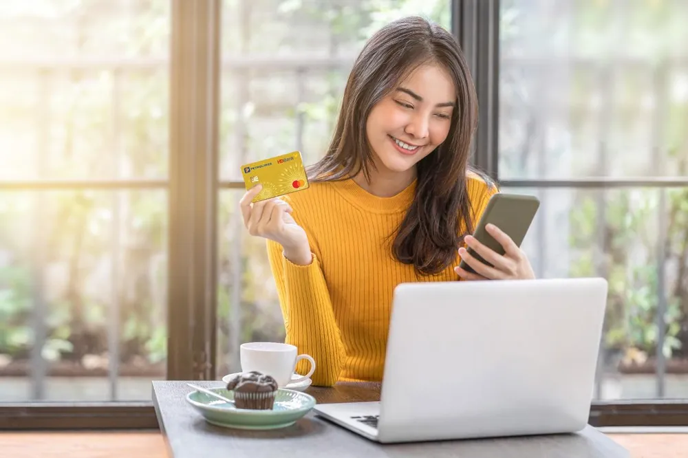 “Nhẹ gánh” tiền xăng với siêu thẻ HDBank Petrolimex 4 trong 1 “Nhẹ gánh” tiền xăng với siêu thẻ HDBank Petrolimex 4 trong 1