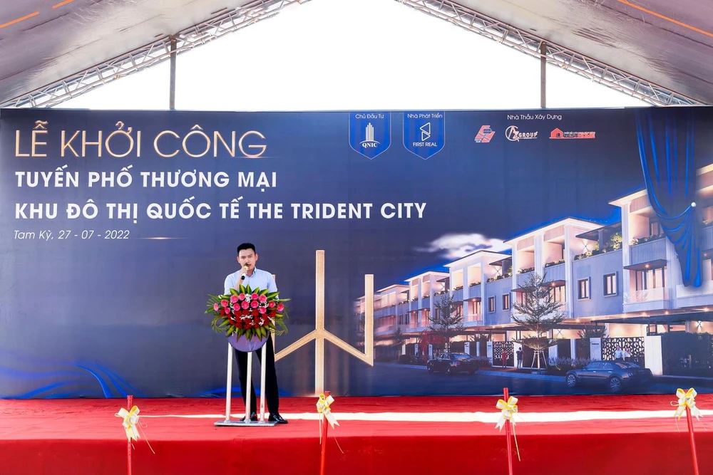 Ông Nguyễn Thế Trung, Phó Tổng giám đốc Công ty cổ phần Địa ốc First Real phát biểu tại buổi lễ. Ảnh: FIR