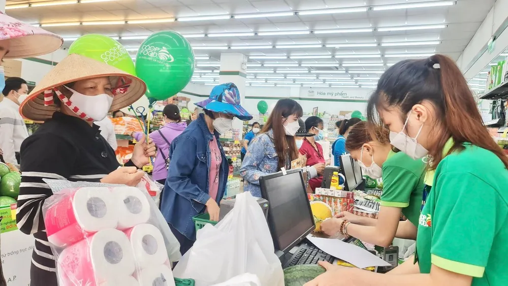 Nhân dịp khai trương Co.op Food Trung Mỹ Tây dành nhiều ưu đãi cho khách hàng.