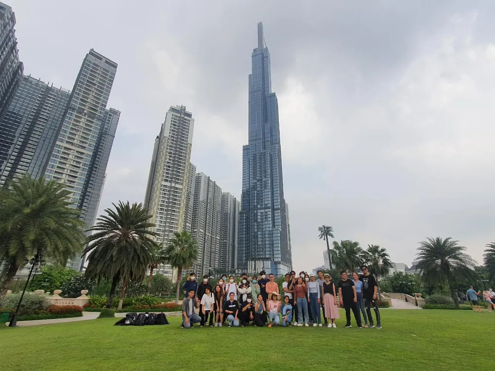 Buổi học thực tế của sinh viên ngành Cảnh quan và Kỹ thuật Hoa viên. Ảnh: MT Buổi học thực tế của sinh viên ngành Cảnh quan và Kỹ thuật Hoa viên. Ảnh: MT