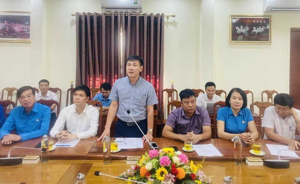 Ông Đinh Kim Cương - Hội đồng thành viên Tổng công ty Phát điện 1 phát biểu tại buổi trao tặng