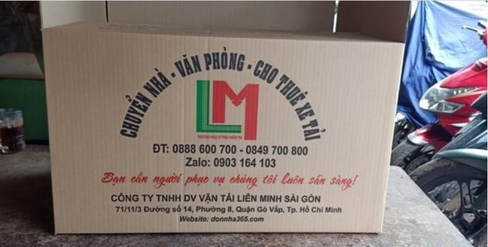 Đồ văn phòng được đóng gói trong thùng gọn gàng, nhanh chóng