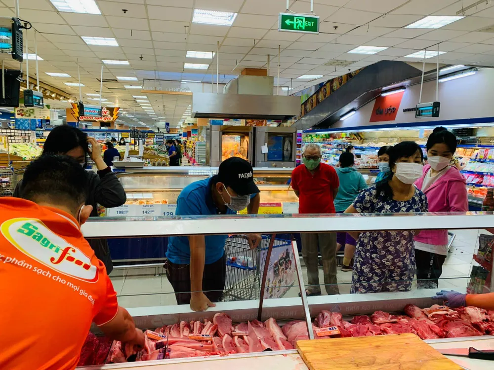 Thịt heo khuyến mãi lên đến 40% duy nhất trong ngày 9-9. Ảnh: MAI THI
