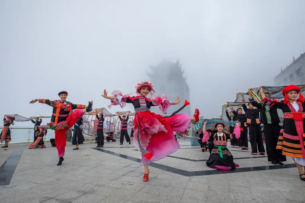 Show Vũ điệu trên mây