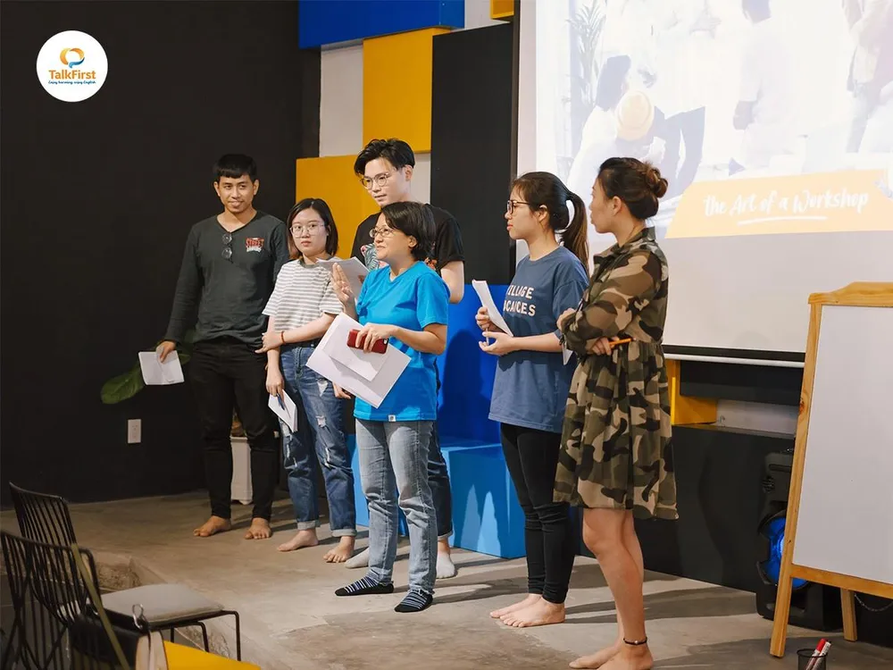 Một giờ học thuyết trình tiếng Anh tại TalkFirst