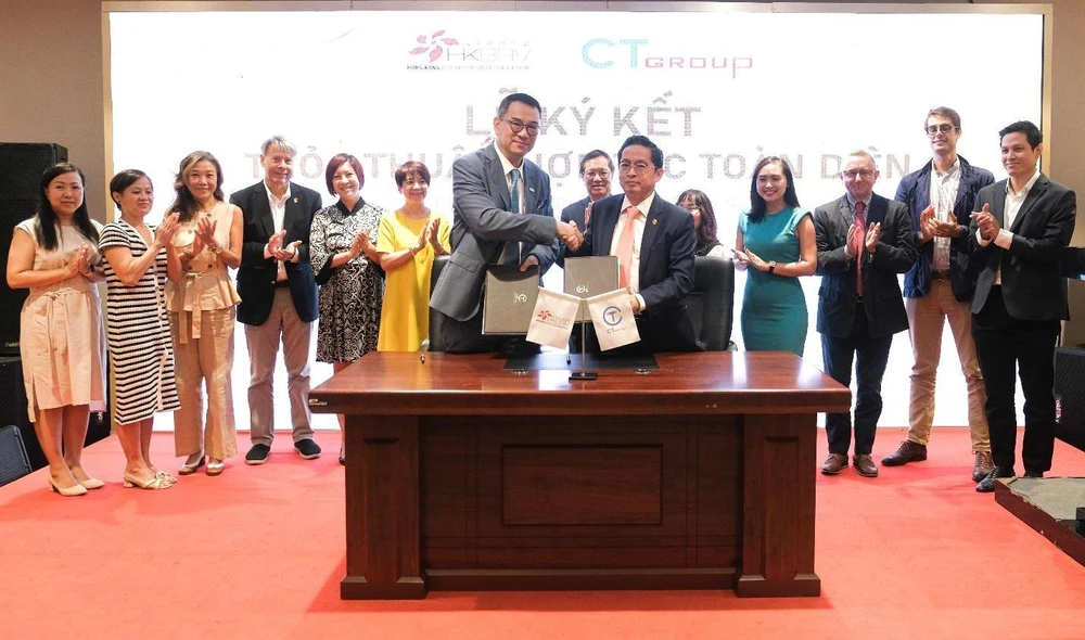 CT Group và Hiệp Hội Doanh nghiệp Hồng Kông Việt Nam trở thành đối tác toàn diện của nhau, đảm bảo hợp tác lâu dài, bền vững để phát triển các tiềm năng sẵn có. CT Group và Hiệp Hội Doanh nghiệp Hồng Kông Việt Nam trở thành đối tác toàn diện của nhau, đảm bảo hợp tác lâu dài, bền vững để phát triển các tiềm năng sẵn có.