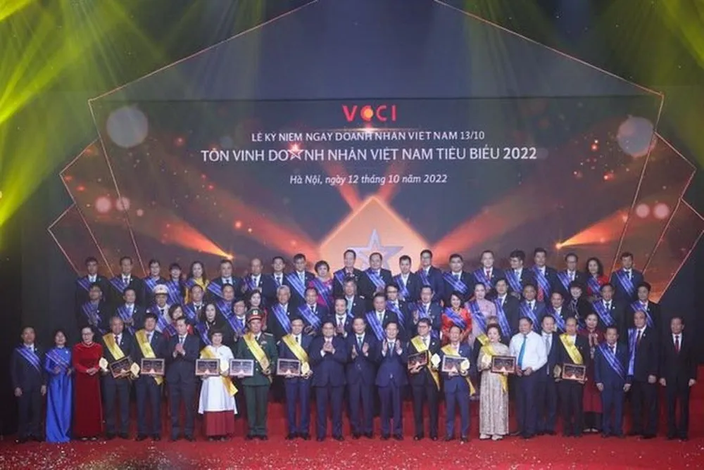 Thủ tướng Phạm Minh Chính trao danh hiệu Doanh nhân tiêu biểu Việt Nam 2022. Thủ tướng Phạm Minh Chính trao danh hiệu Doanh nhân tiêu biểu Việt Nam 2022.