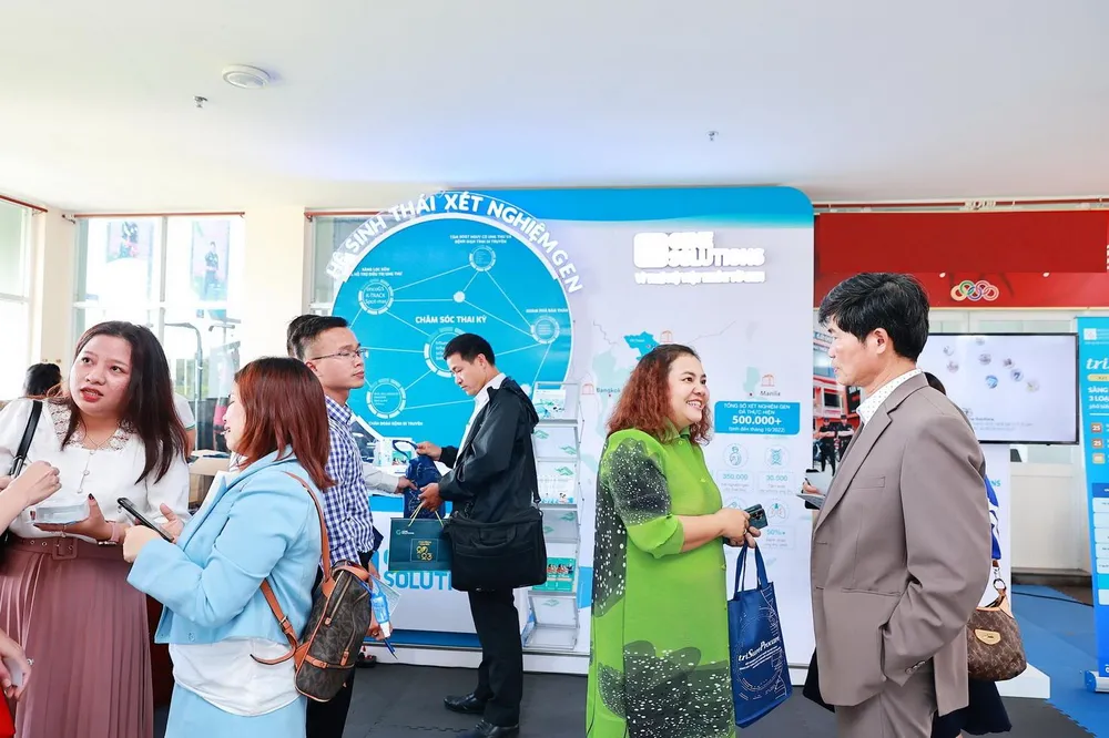 Gian hàng của Gene Solutions tại hội nghị nhận được sự quan tâm và chú ý của đông đảo các đại biểu. Gian hàng của Gene Solutions tại hội nghị nhận được sự quan tâm và chú ý của đông đảo các đại biểu.