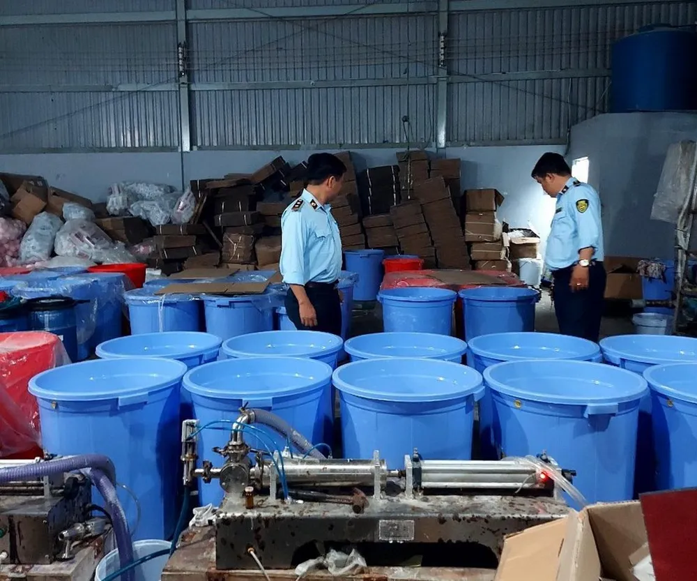 Bên trong xưởng sản xuất sữa tắm, dầu gội. Ảnh: DMS Bên trong xưởng sản xuất sữa tắm, dầu gội. Ảnh: DMS