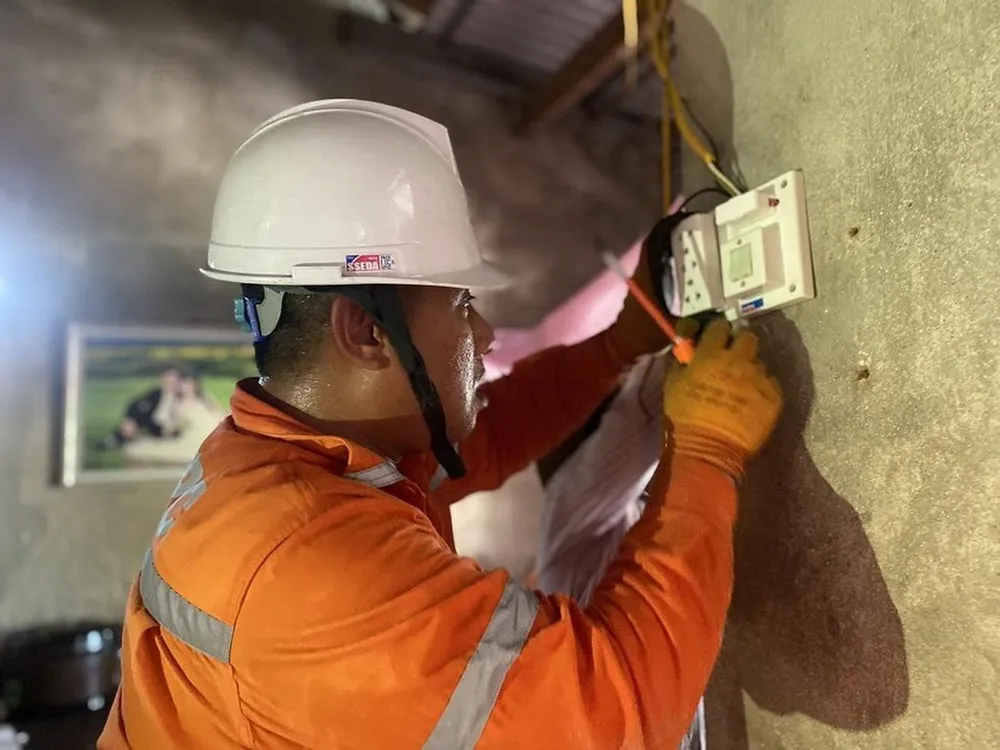 EVNNPC luôn nâng cao chất lượng dịch vụ điện năng, mang đến sự hài lòng cho khách hàng sử dụng điện. Ảnh: PT EVNNPC luôn nâng cao chất lượng dịch vụ điện năng, mang đến sự hài lòng cho khách hàng sử dụng điện. Ảnh: PT