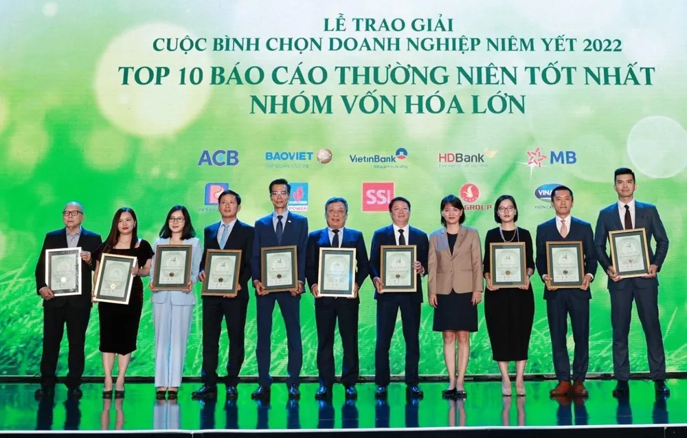 Đại diện các doanh nghiệp nhận giải thưởng