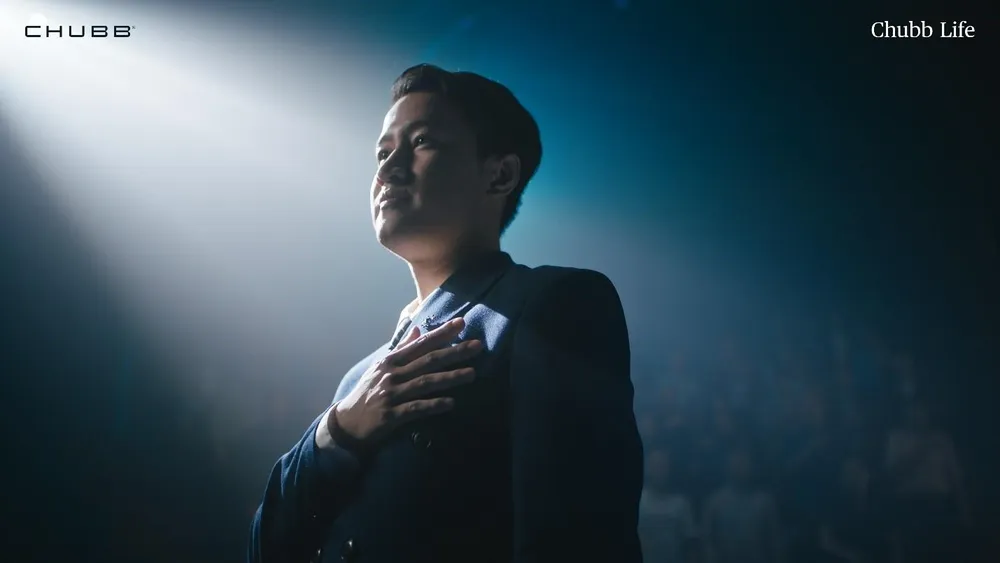 Cảnh trong phim ngắn “Nơi lòng nhân trải bước thành công” của Chubb Life Cảnh trong phim ngắn “Nơi lòng nhân trải bước thành công” của Chubb Life