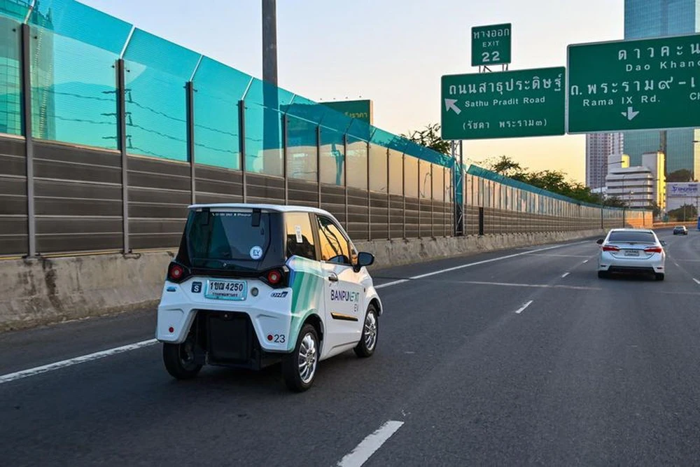 Xe ô tô điện mini trên đường phố Bangkok (Nguồn: ROMEO GACAD/AFP/Getty Images). Xe ô tô điện mini trên đường phố Bangkok (Nguồn: ROMEO GACAD/AFP/Getty Images).