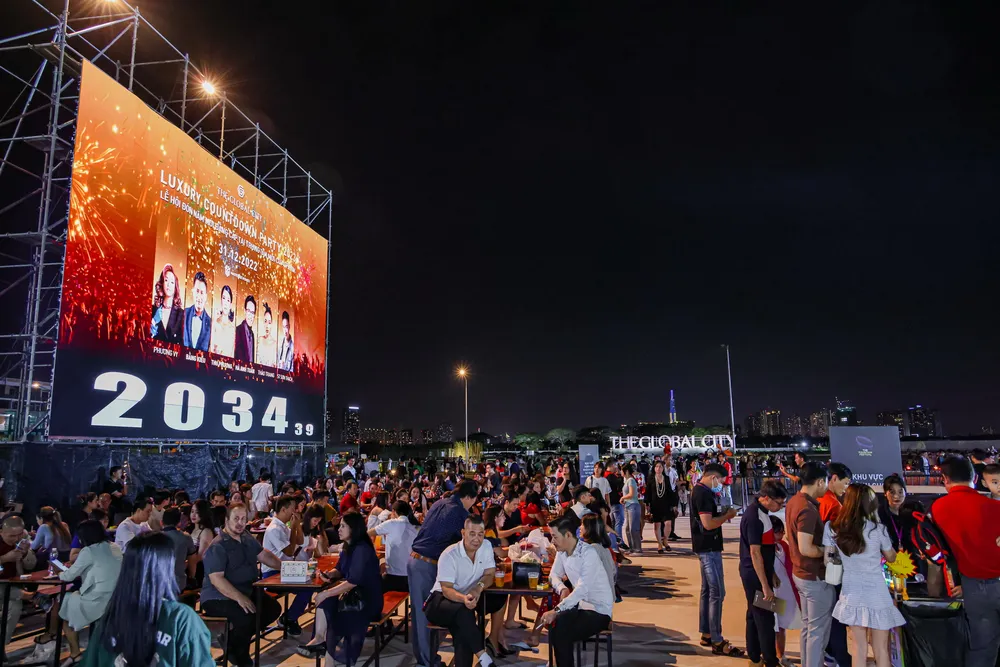 Hàng ngàn bạn trẻ, người dân và du khách tận hưởng không khí lễ hội sôi động Hàng ngàn bạn trẻ, người dân và du khách tận hưởng không khí lễ hội sôi động