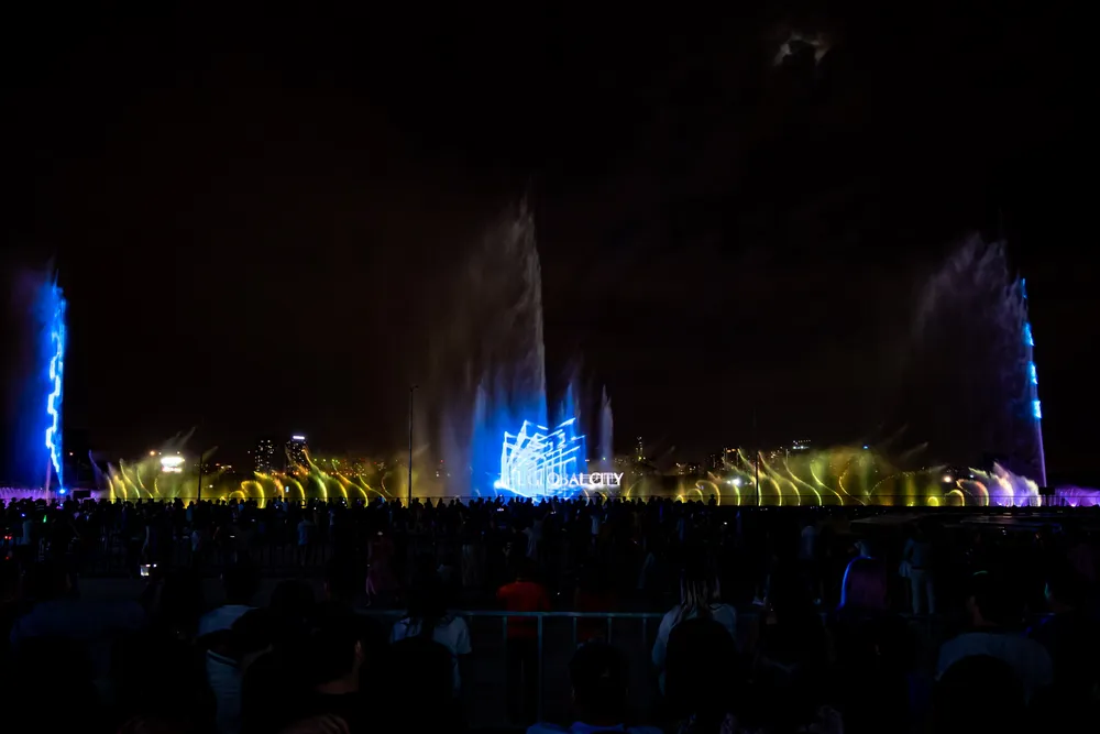 Màn trình diễn nhạc nước phiên bản mới mang lại không gian nghệ thuật mãn nhãn và đầy cảm xúc cho khán giả Màn trình diễn nhạc nước phiên bản mới mang lại không gian nghệ thuật mãn nhãn và đầy cảm xúc cho khán giả