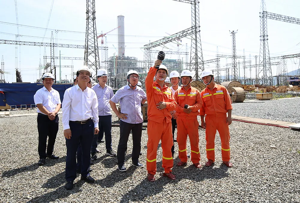 Lãnh đạo EVNNPT kiểm tra soi phát nhiệt tại TBA 500kV Vũng Áng (Hà Tĩnh). Lãnh đạo EVNNPT kiểm tra soi phát nhiệt tại TBA 500kV Vũng Áng (Hà Tĩnh).
