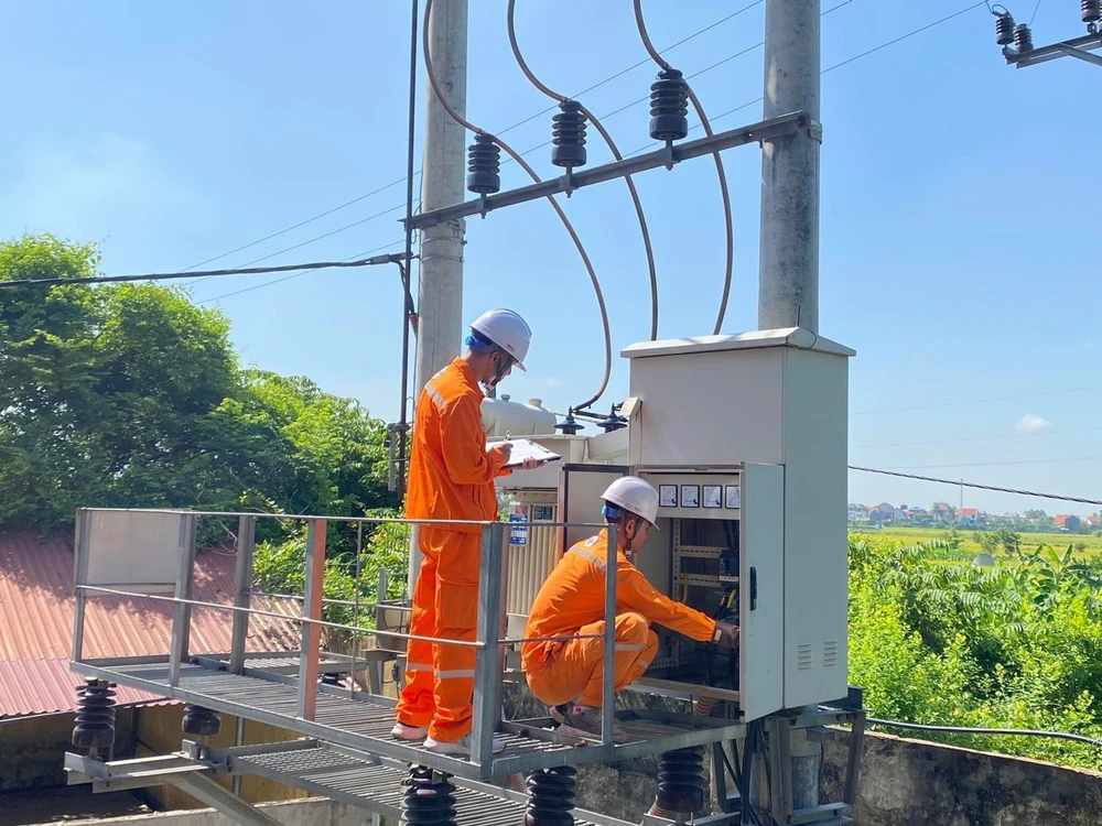 EVNNPC đưa ra nhiều giải pháp đảm bảo quản lý vận hành ổn định trong tình hình cực kỳ khó khăn về nguồn điện. EVNNPC đưa ra nhiều giải pháp đảm bảo quản lý vận hành ổn định trong tình hình cực kỳ khó khăn về nguồn điện.