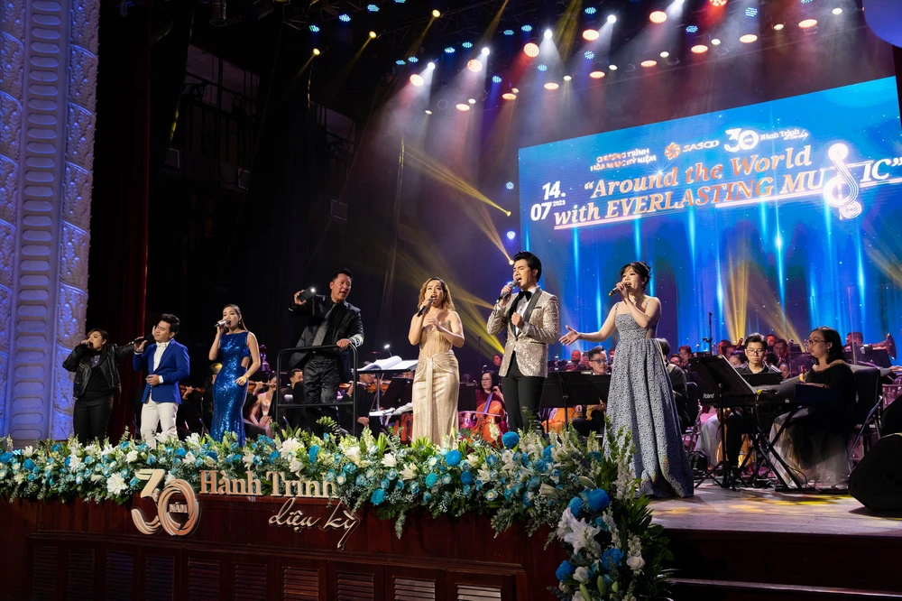 Đêm nhạc mang đến cảm xúc thăng hoa trọn vẹn cùng Hành trình Diệu kỳ - 30 năm SASCO.